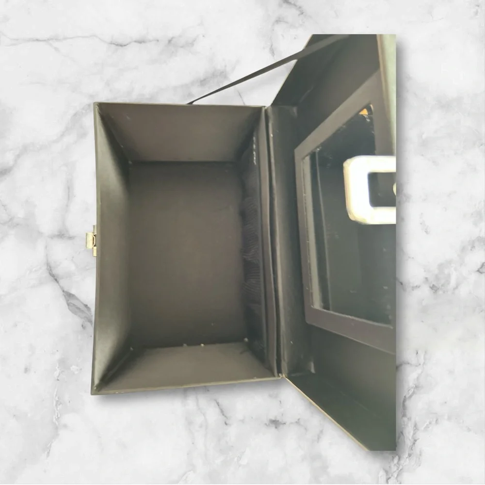 Beauticontrol makeup train case with Mirror and keys